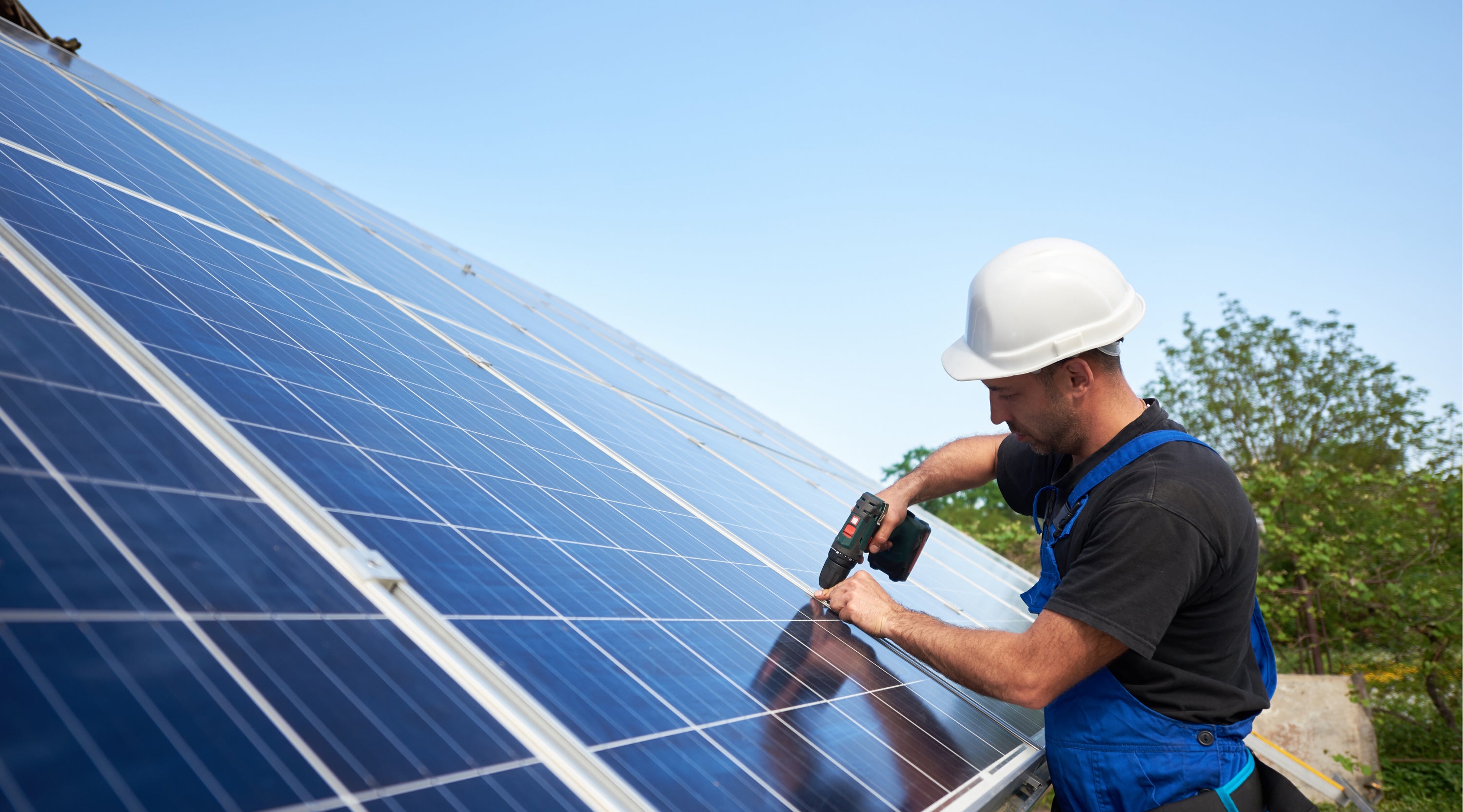 solar contractors installing panels