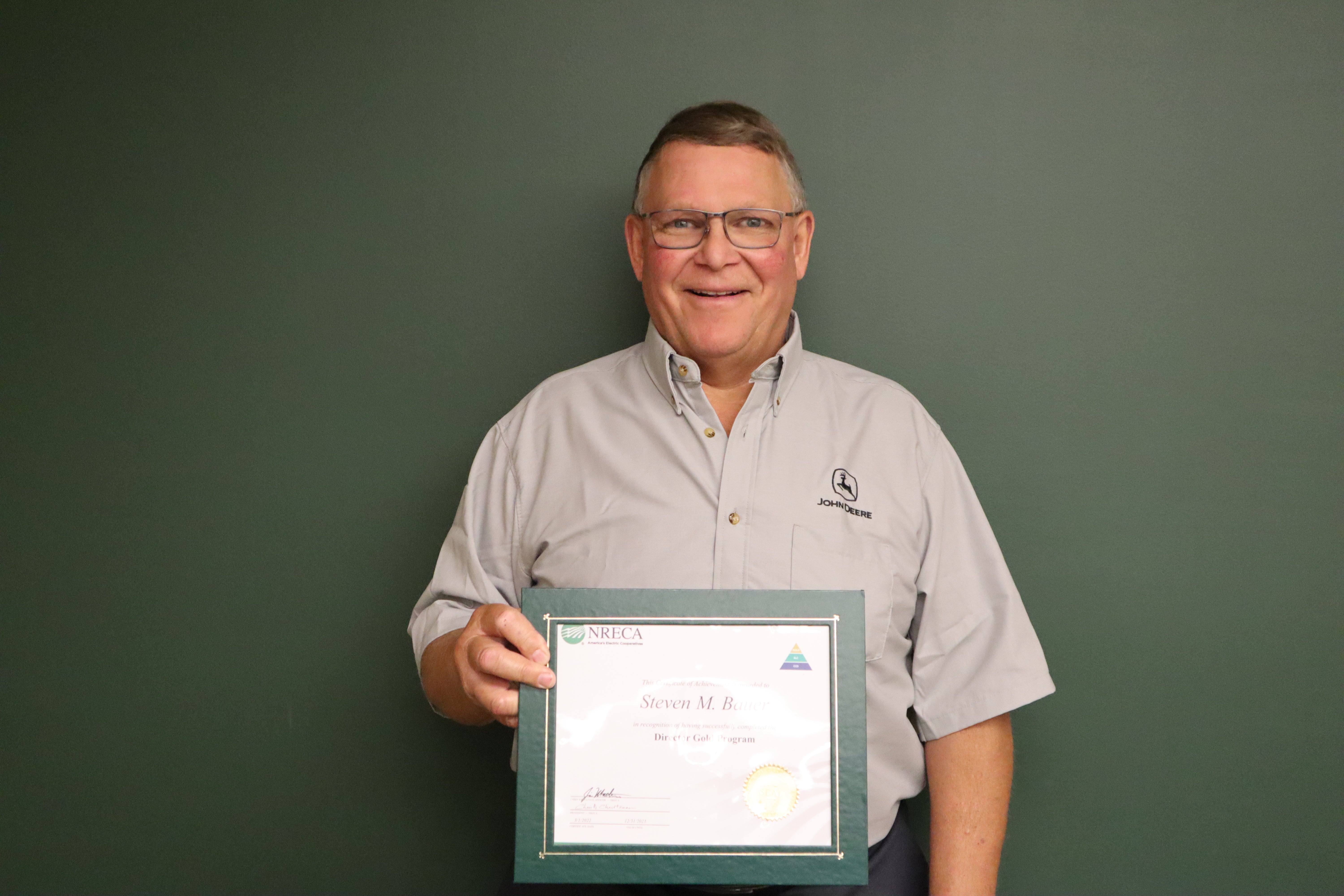 Midwest Electric Board Director Steve Bauer earns his director gold certificate through NRECA