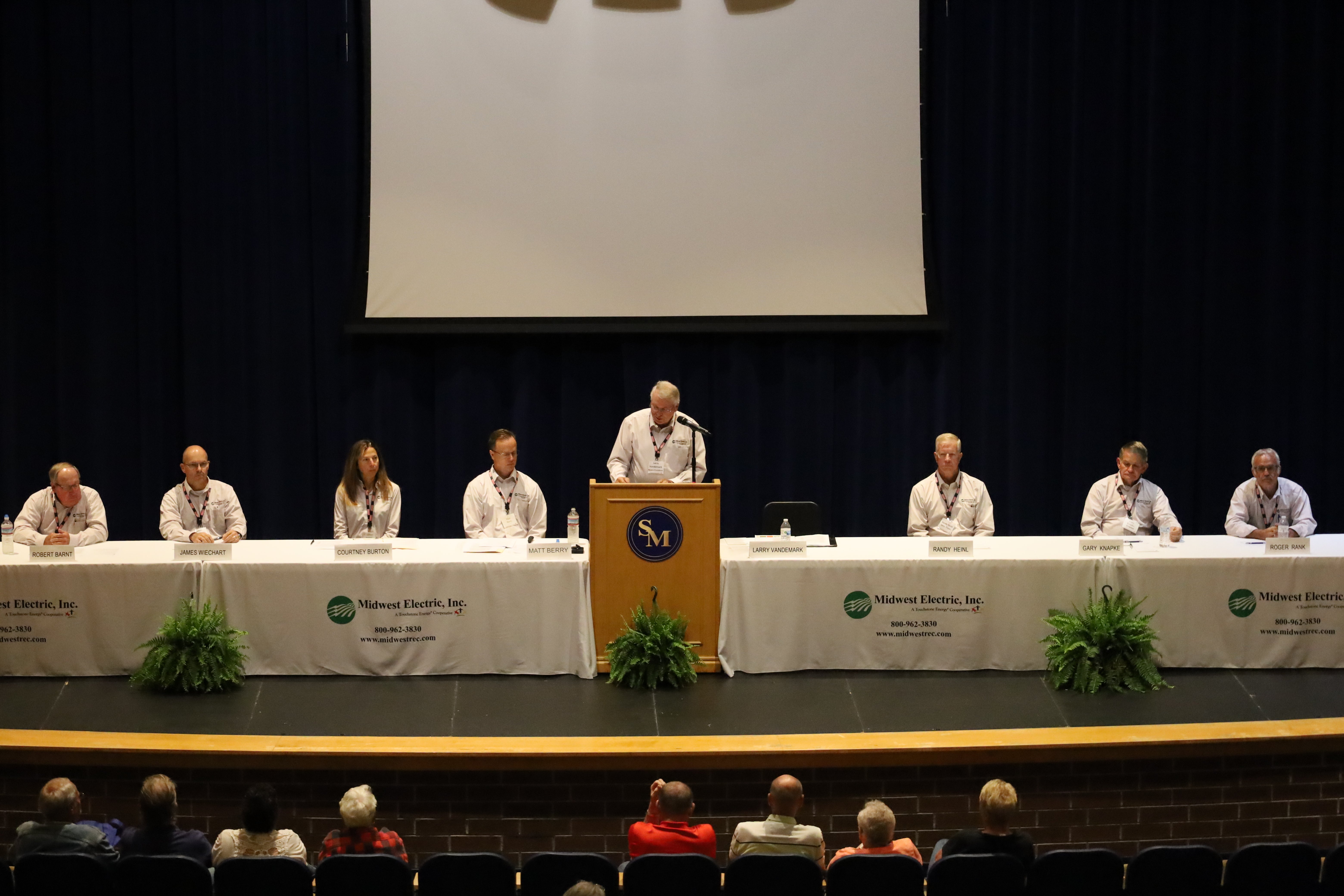 Board president Larry Vandemark presents on the financial health of the co-op.